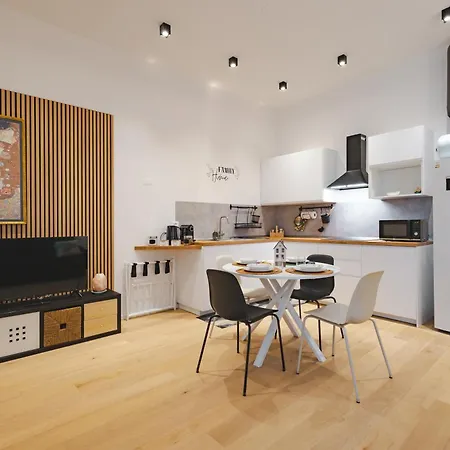 Family I Bb Apartment *